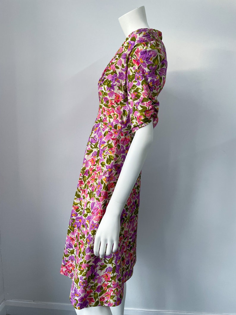 Vintage 70-tals blommig A-linjeklänning: Lila & Rosa V-ringning bild 7