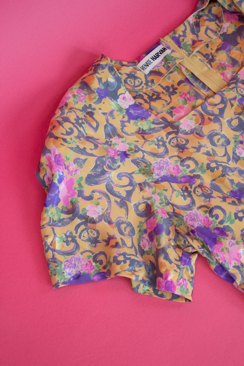 Vintage Renate Harvan Top Silk Floral Print Top Short Sleeves Fitted 80s 1980s Size 12 EU 40 Medium