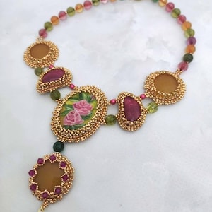Royalcore Perlenhalskette, Rosen Kamee, BaoshiBeads Schmuck