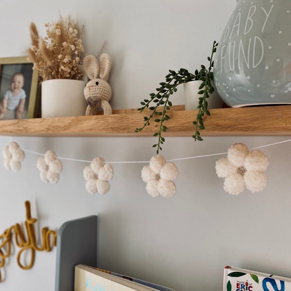 Daisy Flower Garland, Handmade Boucle Bunting, Nursery Wall Decor, Girls Bedroom Decoration, Floral Kids Room Decor