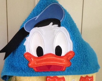 Toalla con capucha inspirada en el PATO DONALD