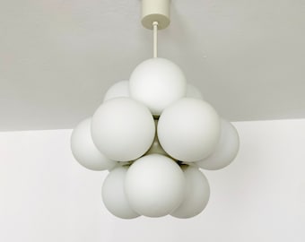 Lámpara de araña Sputnik de opalina de Kaiser Leuchten | década de 1960
