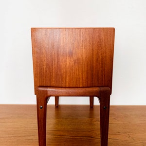 Comodino Mid-Century moderno in legno di teak, Danimarca, di Arne Vodder per Vamo 1960 immagine 8