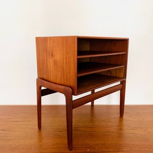 Comodino Mid-Century moderno in legno di teak, Danimarca, di Arne Vodder per Vamo 1960 immagine 3