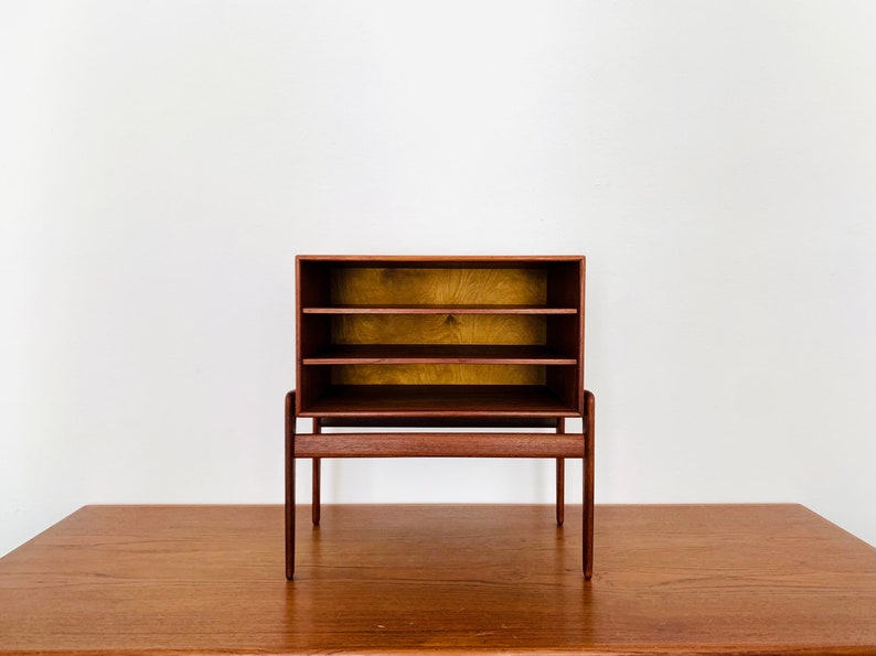 Comodino Mid-Century moderno in legno di teak, Danimarca, di Arne Vodder per Vamo 1960 immagine 2