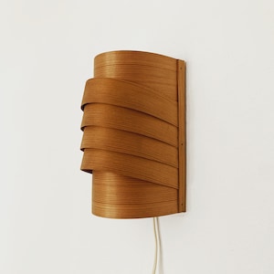 Swedish Mid-Century Modern Wooden Wall Lamp by Hans Agne Jakobsson for Ellysett Markaryd | 1960s