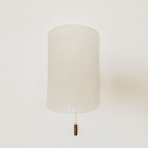 lovely Mid Century Modern acrylic wall lamp | 1950s |