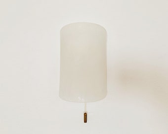 Lovely Mid Century Modern acrylic wall lamp | 1950s |