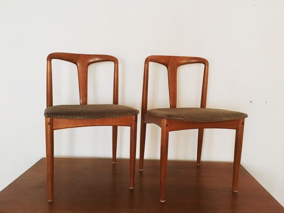 wonderful set of 2 danish Modernist teakwood dining chairs by Johannes Andersen | Model Juliane | Brea wonderful set of 2 danish Modernist teakwood dining chairs by Johannes Andersen | Model Juliane | Brea