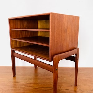 Comodino Mid-Century moderno in legno di teak, Danimarca, di Arne Vodder per Vamo 1960 immagine 4