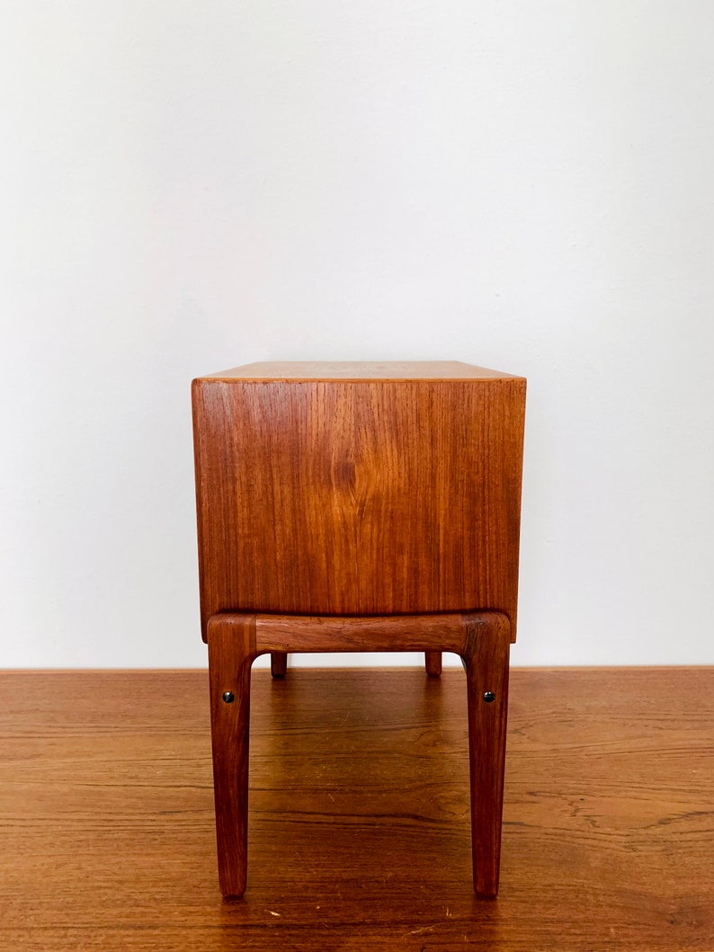 Comodino Mid-Century moderno in legno di teak, Danimarca, di Arne Vodder per Vamo 1960 immagine 7