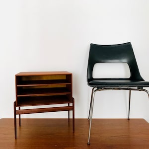 Comodino Mid-Century moderno in legno di teak, Danimarca, di Arne Vodder per Vamo 1960 immagine 5