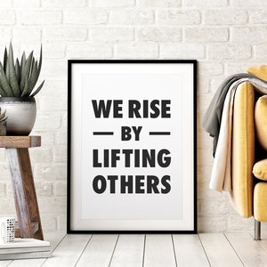 We staan op door anderen afdrukbare muurkunst op te heffen, positieve affirmatiecitaten, Robert Ingersoll Quote, Home Office Decor, Downloadbaar