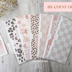 Puede incluir: Seis pesta&ntilde;as divisoras decorativas para una agenda o un cuaderno. Las pesta&ntilde;as presentan diferentes patrones, incluyendo estampado de leopardo, floral, lunares, m&aacute;rmol y a cuadros. Las pesta&ntilde;as est&aacute;n etiquetadas con las palabras "Gas", "Personal", "Belleza", "Comer fuera", "Comestibles" y "Recetas".