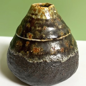 Jarrón de cerámica Lava Glaze Studio: Maceta hecha a mano con forma de volcán