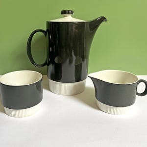 Cafetière au charbon de bois Poole Pottery, sucrier, pot à lait : disponibles à l'unité