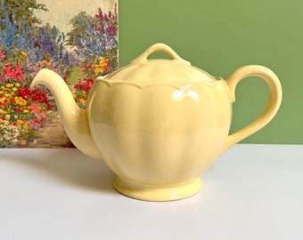 Grindley Petalware Laburnum gelbe Teekanne, pastellgelbes Gebrauchsporzellan, Mitte des Jahrhunderts, 1940er 1950er Jahre