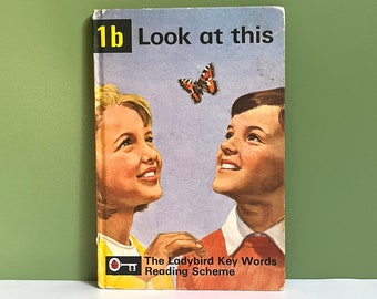 Regardez ça, livre Coccinelle Peter et Jane, Schéma de lecture de mots-clés no. 1b par W. Murray illustrations J H Wingfield 1964, édition du début des années 70