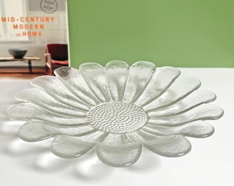 Dartington Daisy Large Flower Shape Glass Serving Dish: Mid-Century Table Centerpiece Bowl