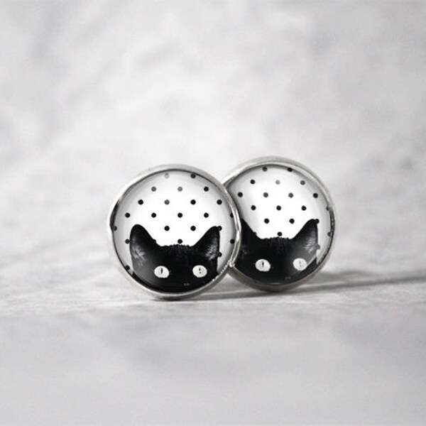 12 mm cabochon earrings / Black cat white background black polka dots
