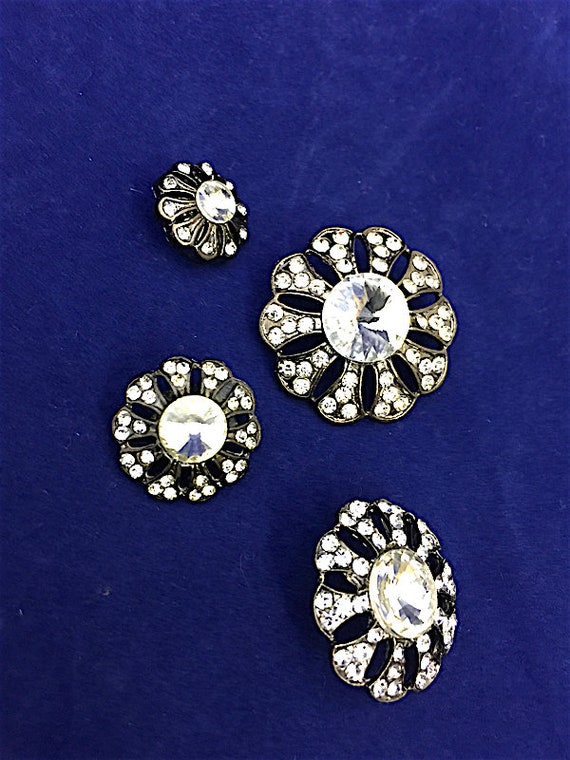Jerler 10 Pcs Sliver Rhinestone Buttons Crystal Embellishments Sew on Clothing Buttons