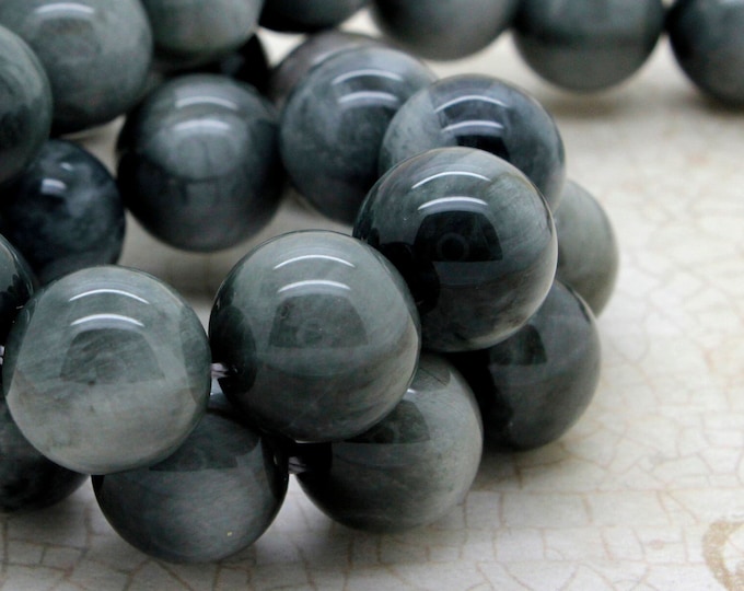 Natural Hawks eye. Hawkseye Eagle Eye Smooth Round Sphere Ball Natural Gemstone Beads RN49