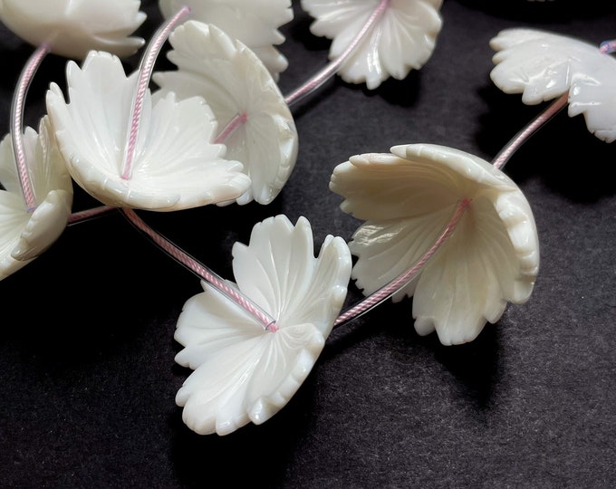 Natural Queen Conch Shell Beads, White Light Pink Queen Conch Shell Petals Flower Curved Smooth Polished Beads - PG275G