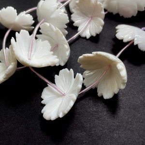 Natural Queen Conch Shell Beads, White Light Pink Queen Conch Shell Petals Flower Curved Smooth Polished Beads - PG275G