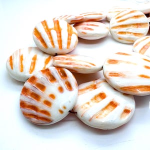 Spiny Oyster Shell Perlen: 35 mm Orange Weiße Flache Runde Scheiben - SO9