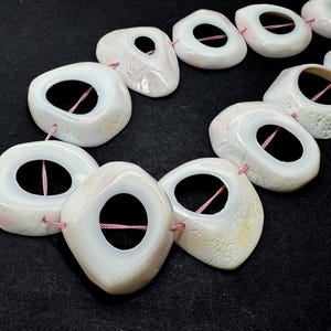 AA Queen Conch Shell, Natural Queen Conch Shell Flat Round Circle Ring Cutout Smooth Gemstone Beads - PGS200