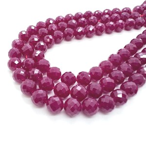 Cuentas redondas facetadas de rubí rojo natural. Gema de rubí magenta auténtica de 8 mm. Cuentas pulidas con corte de diamante brillante. • Suministros de joyería de alta gama PG56B
