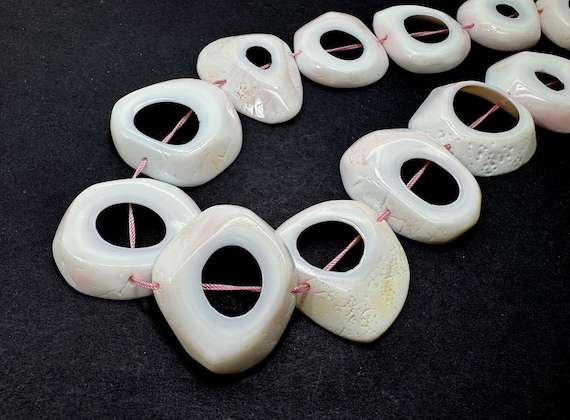 AA Queen Conch Shell, Natural Queen Conch Shell Flat Round Circle Ring Cutout Smooth Gemstone Beads - QC3