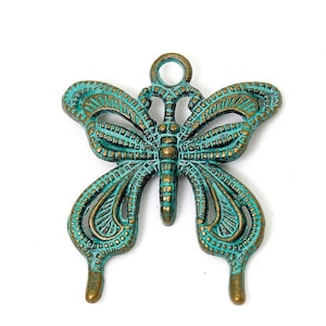 Boucles d&#39;oreilles pendantes avec breloques en bronze vert patiné à l&#39;ancienne 2 mm x 23 mm x 26 mm - Papillon PP35