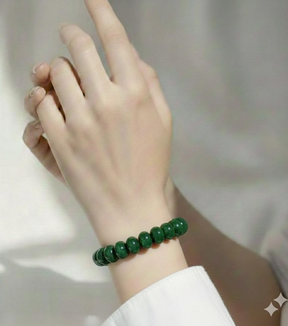 Malachite Green Agate Rondelle Beaded Bracelet: Handmade Elastic Cord