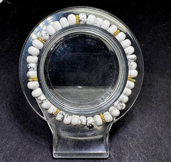 White Howlite Stretch Bracelet – 6mm Beads, 6.5" – Gold Spacer Accents – Calm • Patience • Stress Relief - PGB8R43