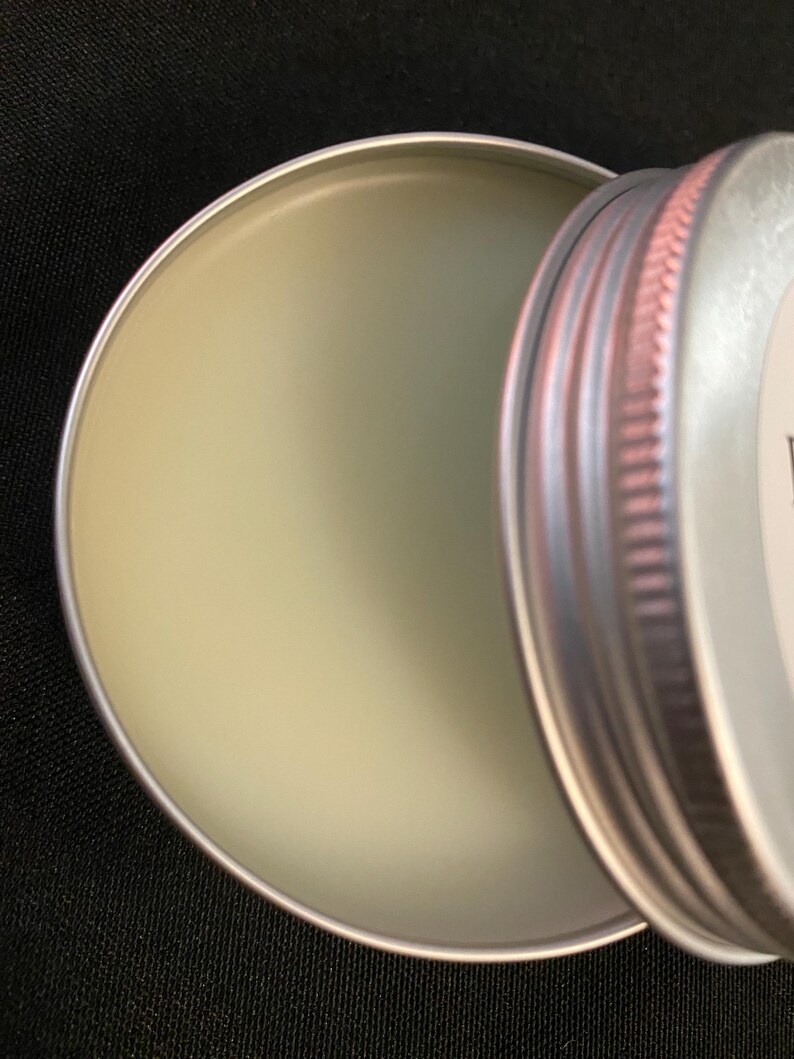 Nourish and rejuvenate your skin with our Organic Sea Moss Cream infused with Frankincense—rich in minerals, antioxidants, and anti-aging ingredients for a radiant, balanced glow. Ideal for all skin types.