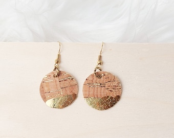 Goudfoliekurkoorbellen: minimalistische lichtgewicht sieraden