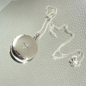Collier photo médaillon en argent sterling avec étoile à personnaliser