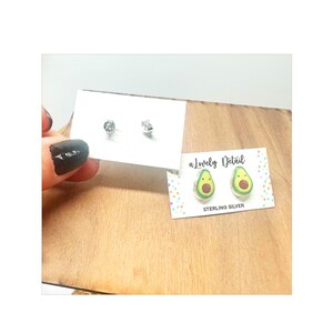 Orecchini a bottone con avocado in argento sterling, leggeri per gli amanti dell'avocado