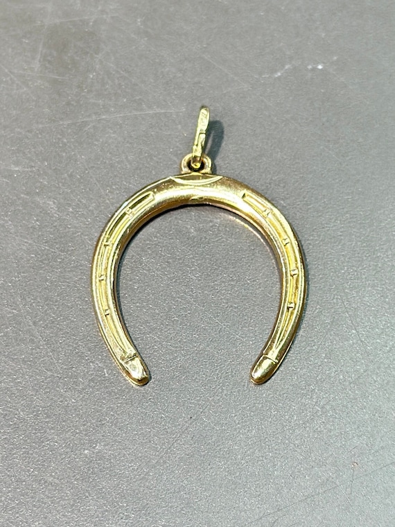 Vintage 14K Gold Large Horse Shoe Pendant - image 1