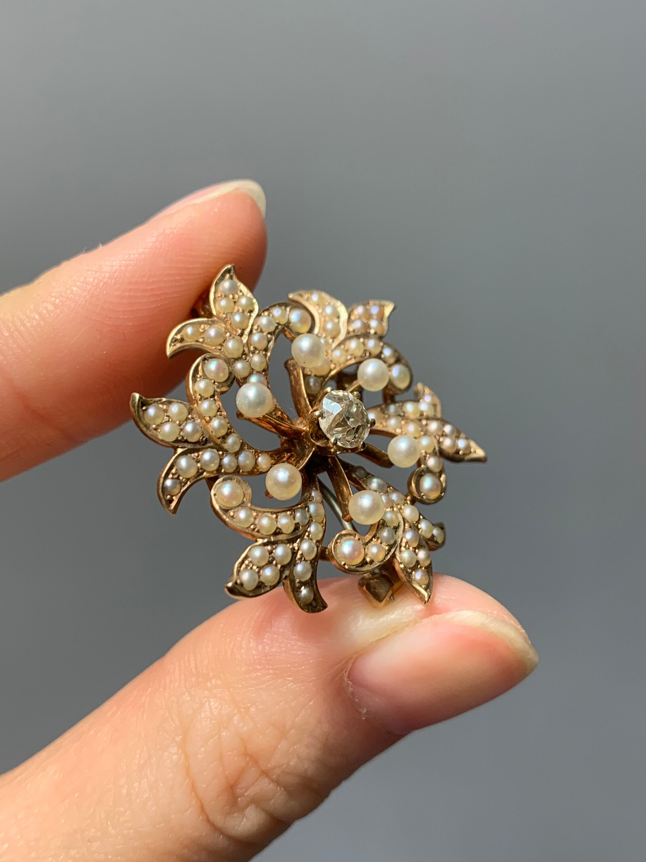 Broche Vintage Métal Doré Art Nouveau - Motif Couple De Grues - Occasion Porté