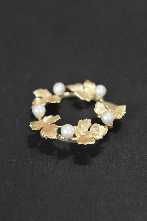 Vintage 14K Gold Maple Leaf and Pearl Circle Broo… - image 3