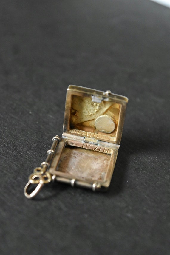 Antique Victorian 10K Gold Square Locket Pendant - image 2