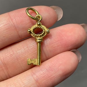 Vintage 14K Yellow Gold Solid Motif Key Charm