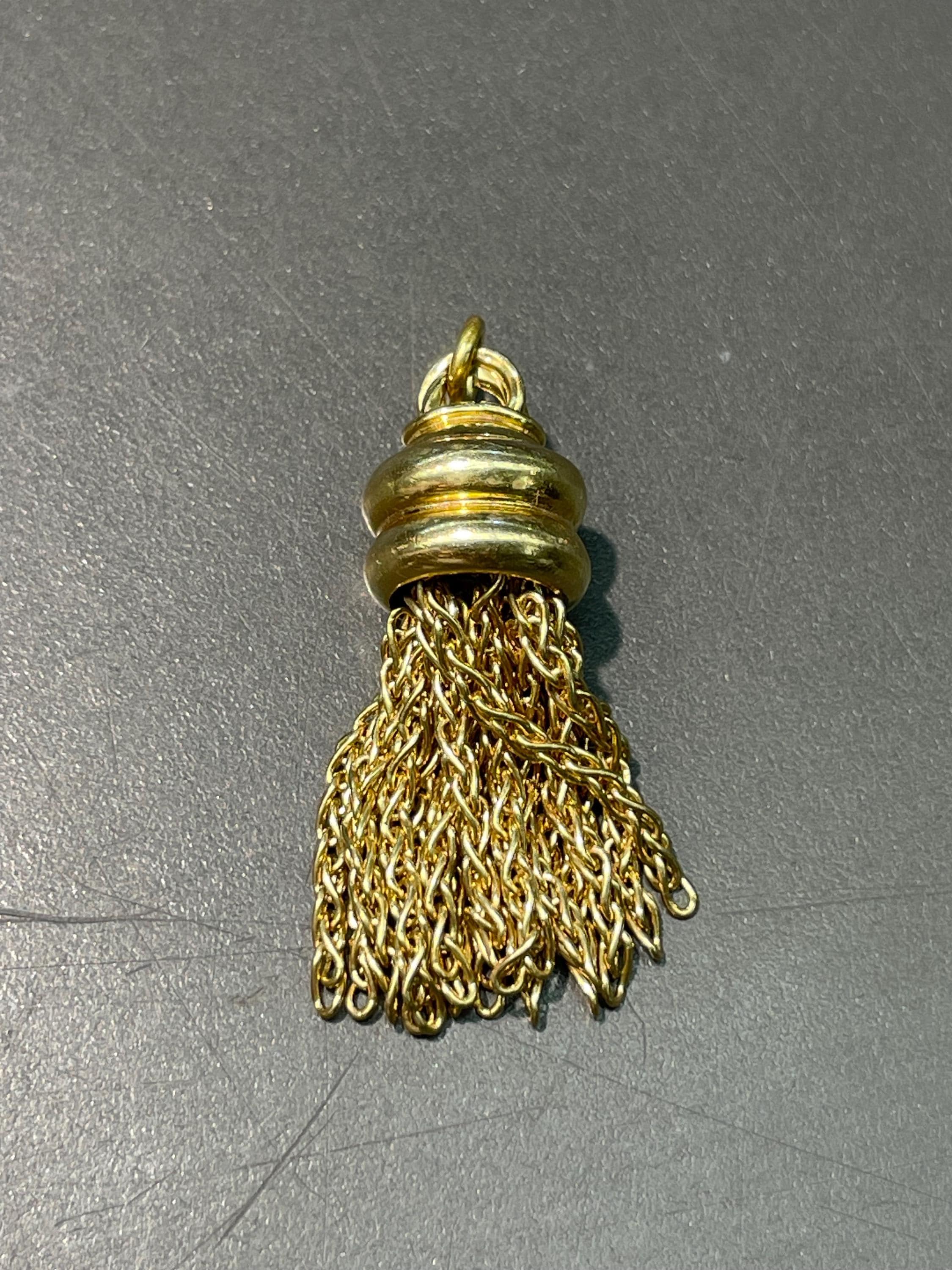 Vintage 18K Yellow Gold Tassel Pendant