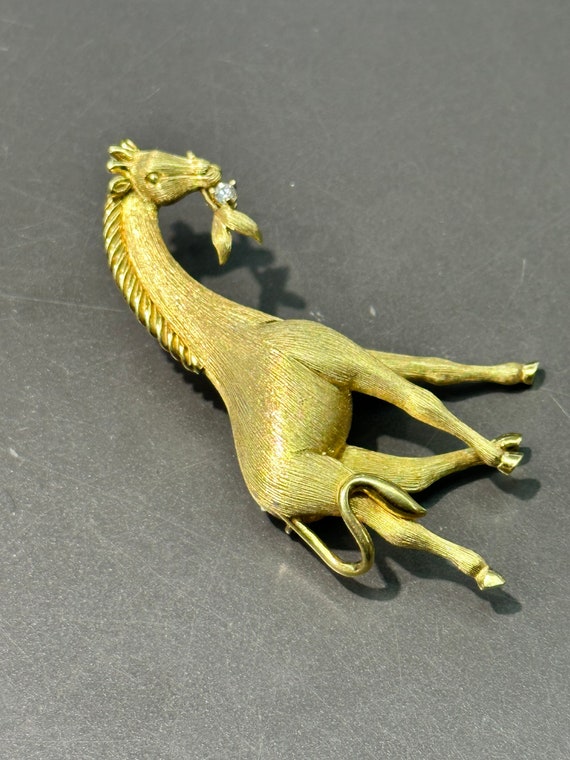 Henry Dunay 18K Gold Diamond Giraffe Brooch - image 5