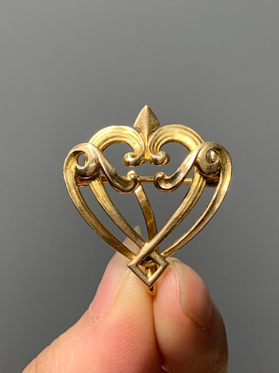 Art Nouveau 14K Gold Ribbon Brooch