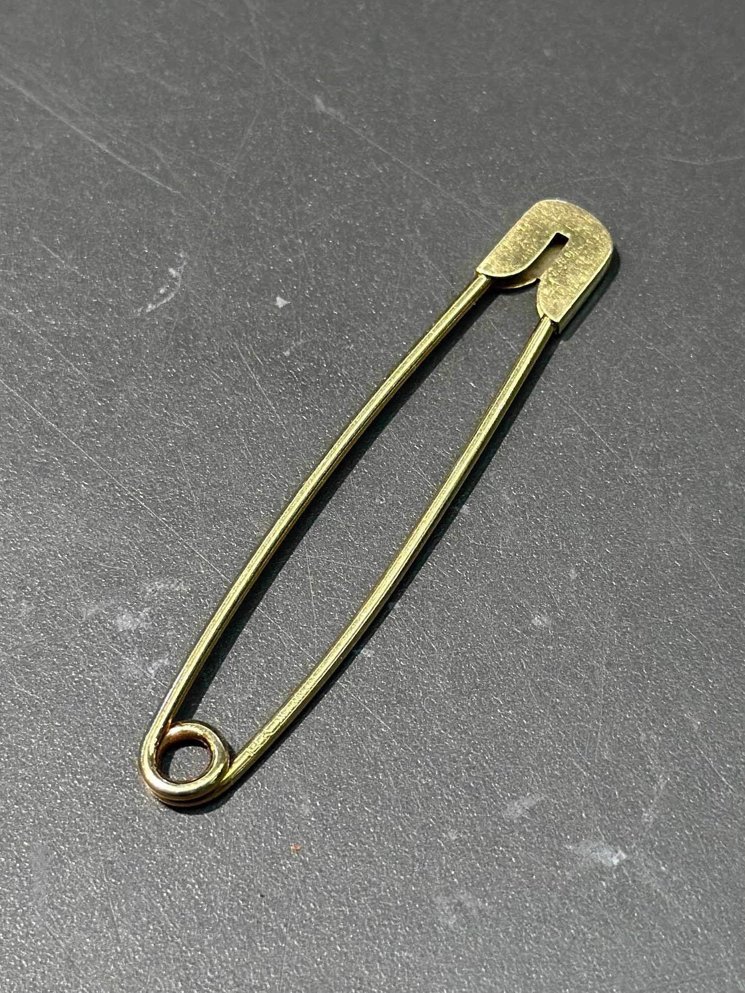 Tiffany & Co. - RR1123 ティファニー フィリピン セーフティーピン Tiffany & Co. 18K Gold Safety Pin - Etsy