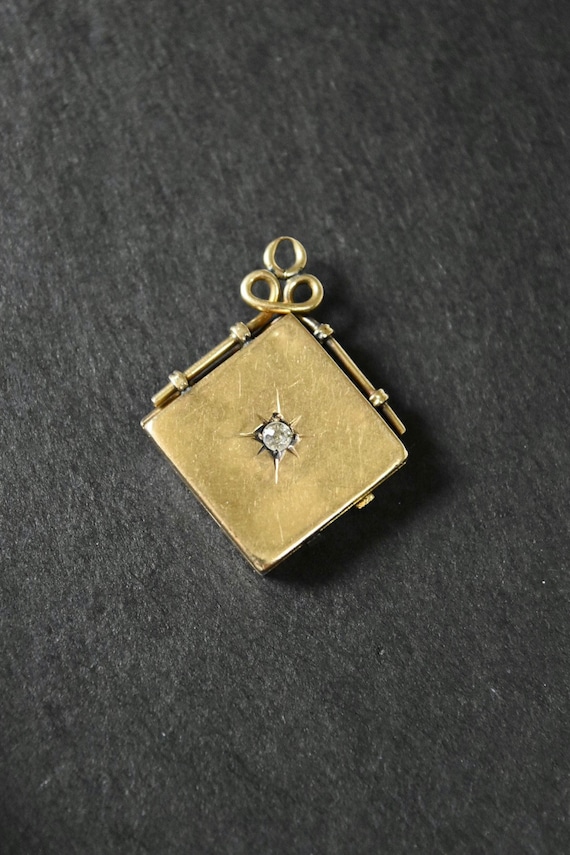 Vintage 18K Gold English Square Starburst Locket C