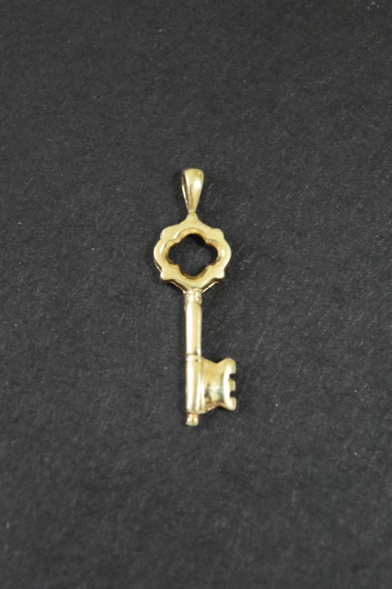 Gold vintage key Gem